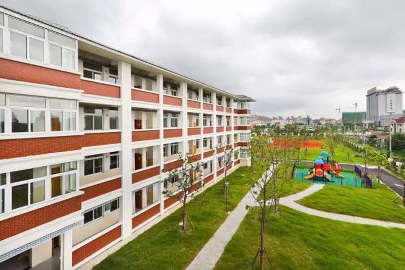 上海浦东新区康桥实验小学儿童滑梯设备案例2.jpg