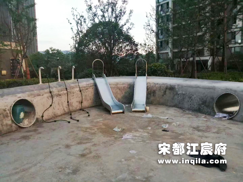 浙江杭州富阳区江宸府小区不锈钢滑梯钻洞施工现场