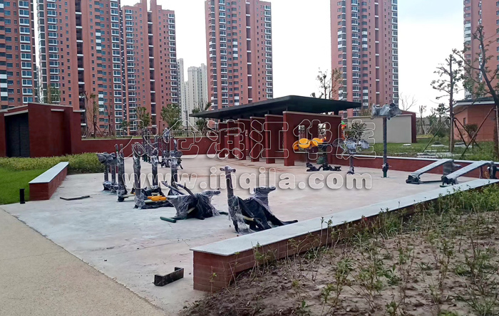 江苏太仓滨江华庭小区户外健身器材施工现场