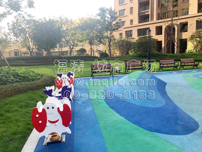 福建福清金辉城市广场儿童弹簧摇摇乐与人造土坡竣工现场