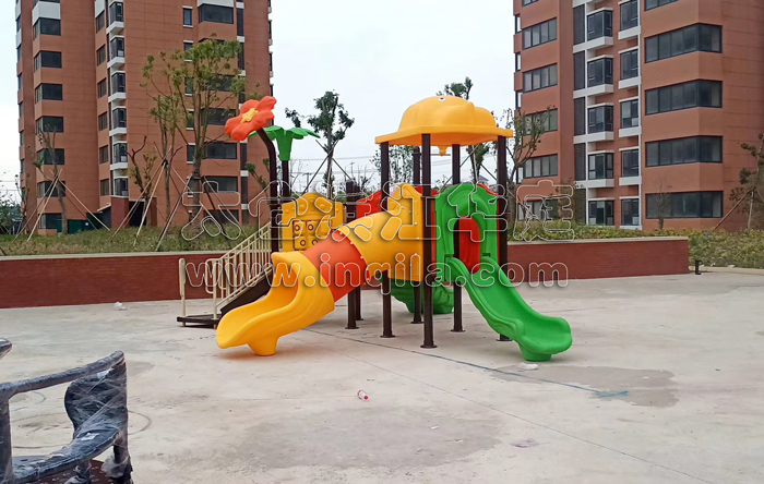 江苏太仓滨江华庭小区户外儿童塑料滑梯组合