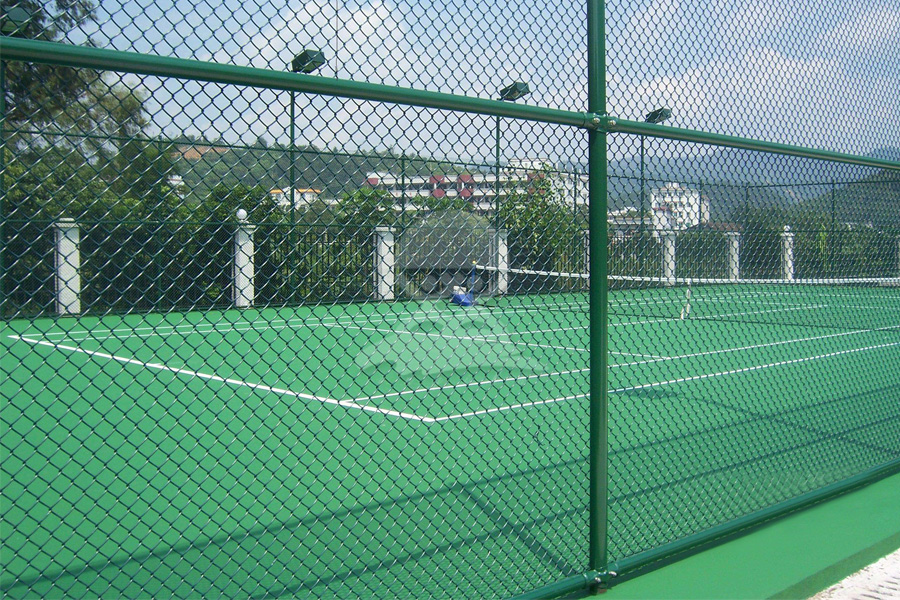 英奇利提供pe包塑围网价格查询公路园林体育场球场围网厂家YQL-D25801.jpg